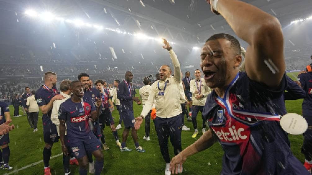 Mbappé celebrando con PSG