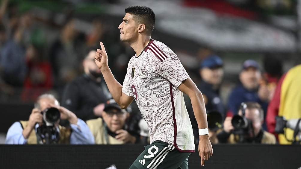 'Memote' celebra su gol con México