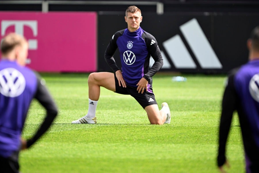 Toni Kroos preparándose para la Eurocopa
