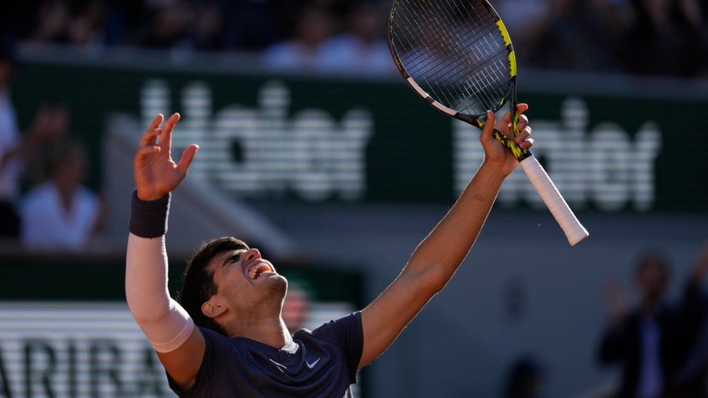 Carlos Alcaraz derrota en cinco sets a Jannik Sinner y avanza a la Final de Roland Garros