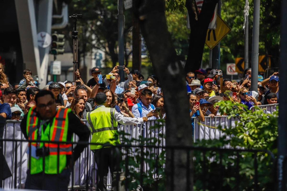 Cientos de personas se reunieron para ver por última vez a 'La Emperatriz'.