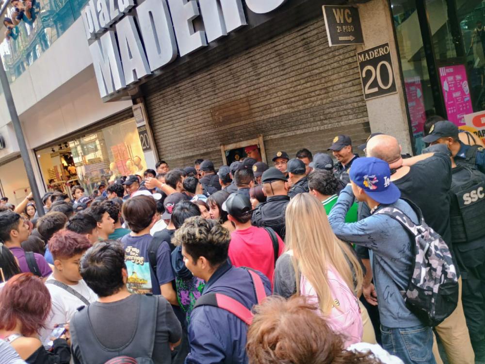 La plaza fue cerrada en lo que desalojaban a los estudiantes.