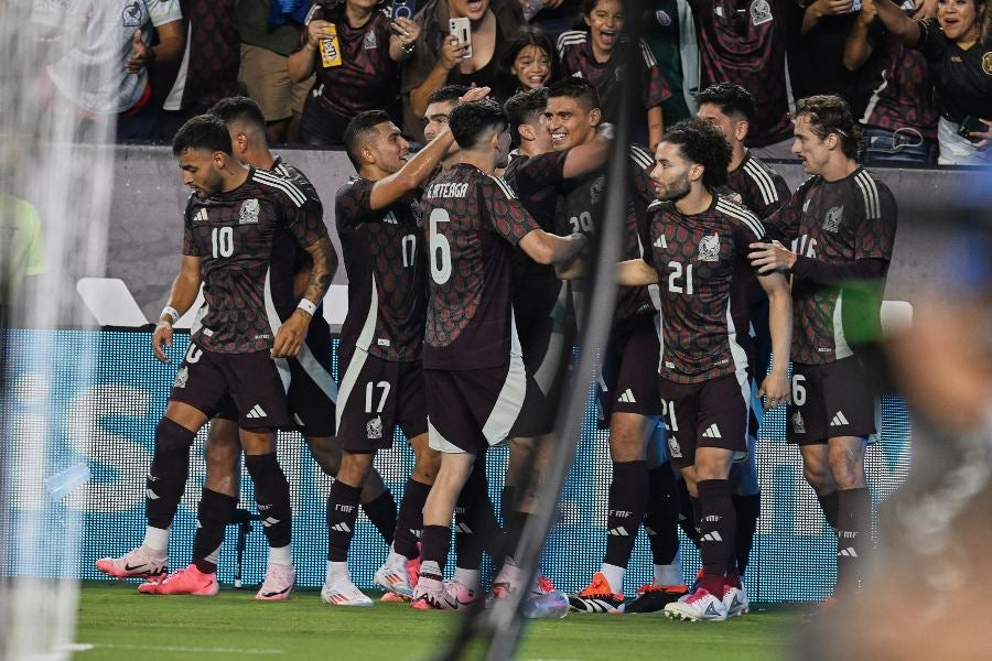 Guillermo Martínez anotó el 2-2 para México