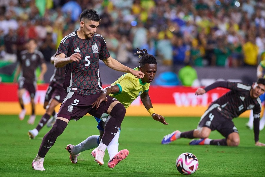 Johan Vásquez en el duelo ante Brasil