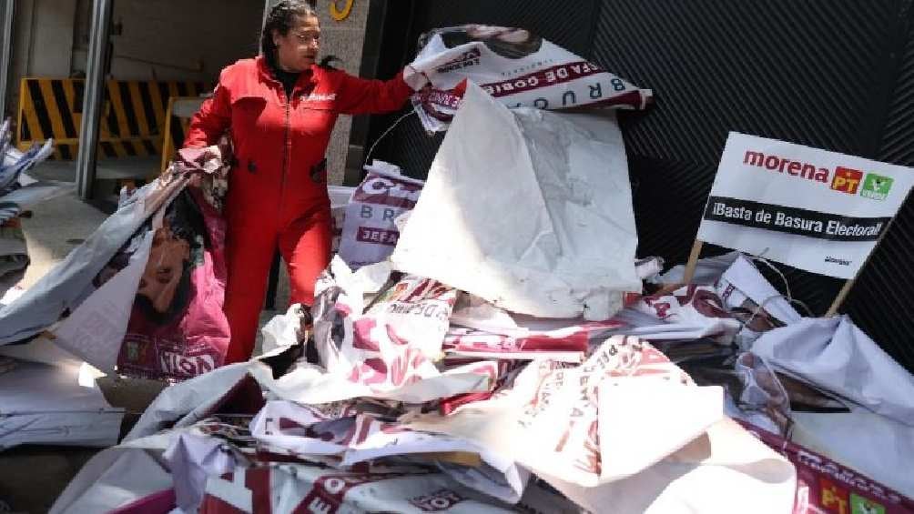 Tan sólo en Ciudad de México se recolectaron 56 toneladas de basura electoral. 