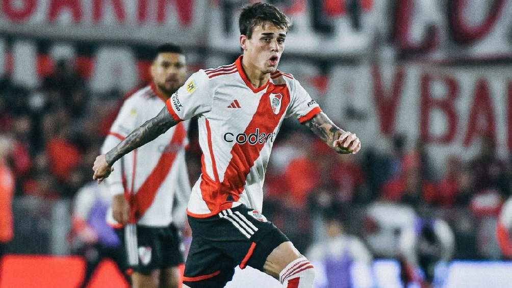 Nicolás Fonseca es un mediocampista uruguayo que milita en el River Plate. 