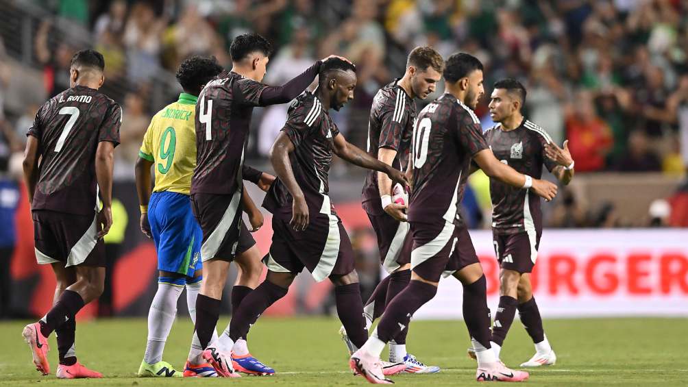 México remontó dos goles de desvetanja, pero perdió en el agregado