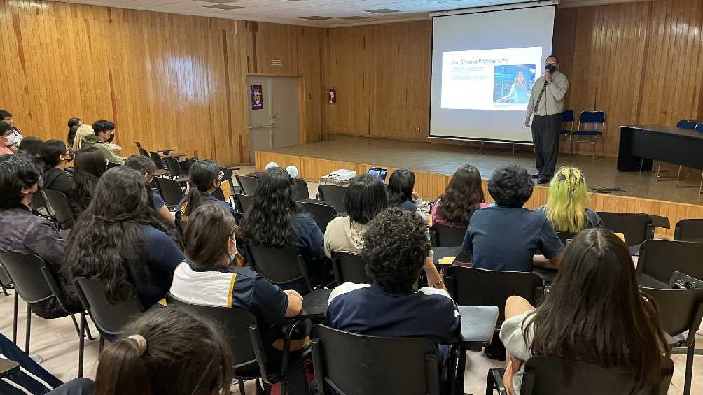 La UNAM tiene 14 opciones de escuelas a nivel Medio Superior. 