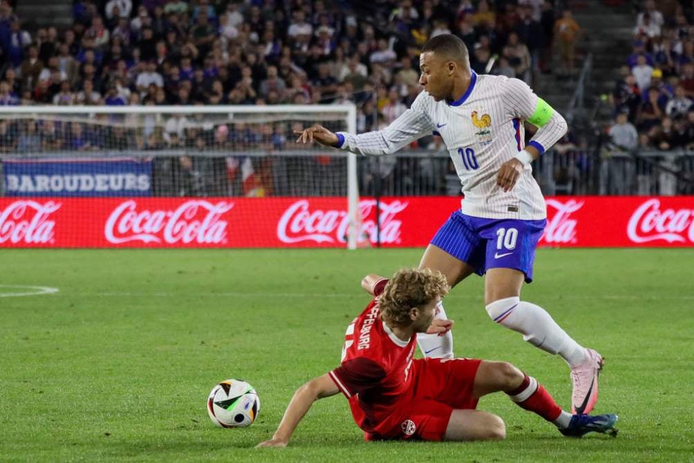 Mbappé salió desde el banquillo ante Canadá