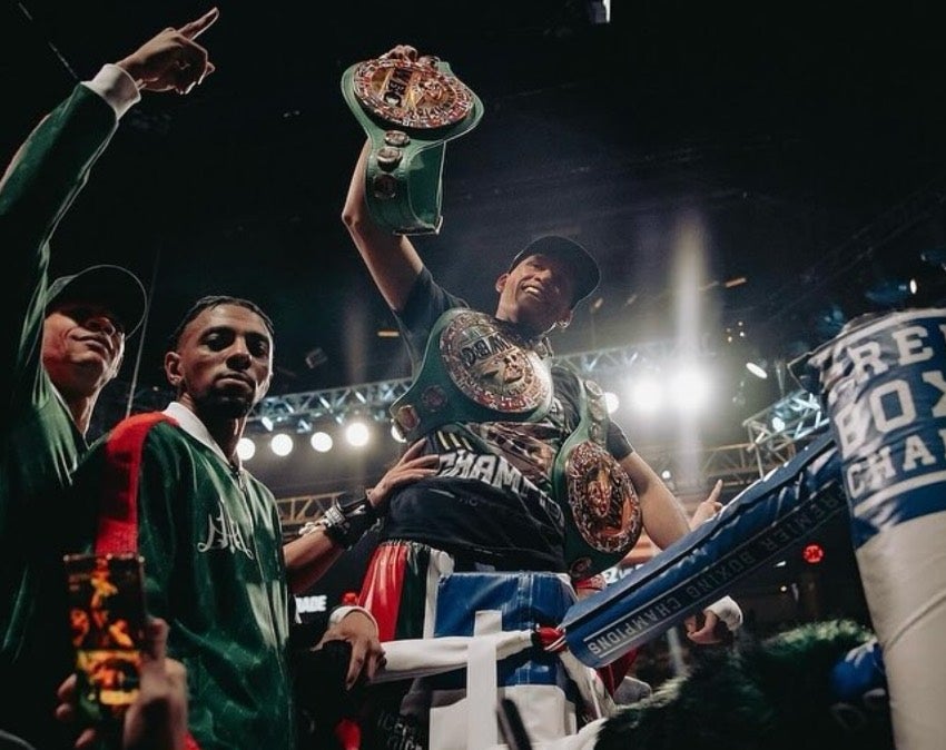 David Benavidez tras ganar una pelea