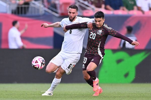 Fernando Beltrán durante el partido contra Uruguay