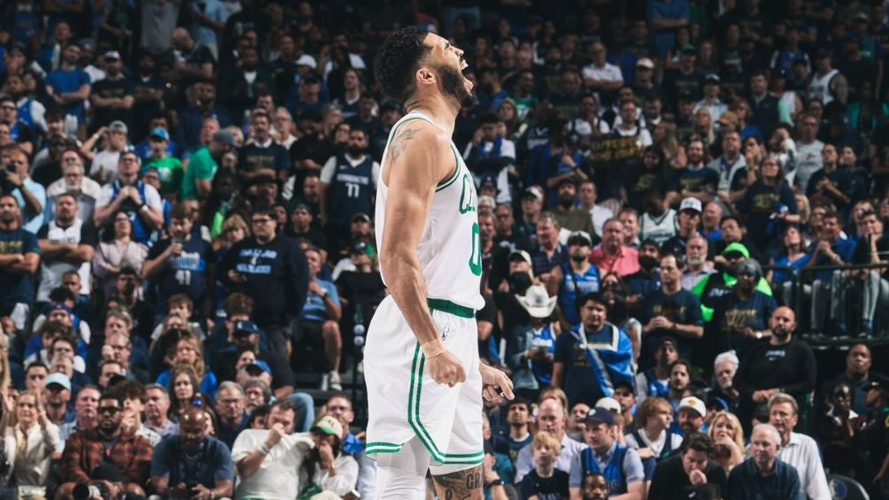 Tatum celebra la victoria de Celtics