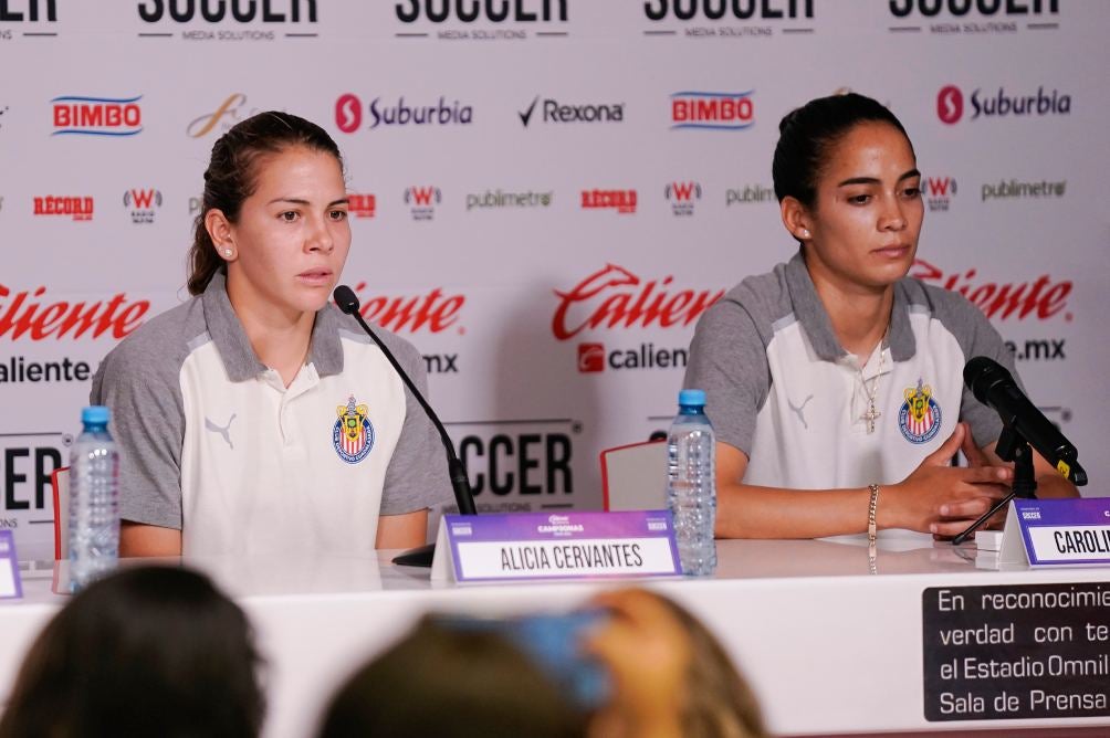 Alicia Cervantes y Caro Jaramillo en conferencia de prensa