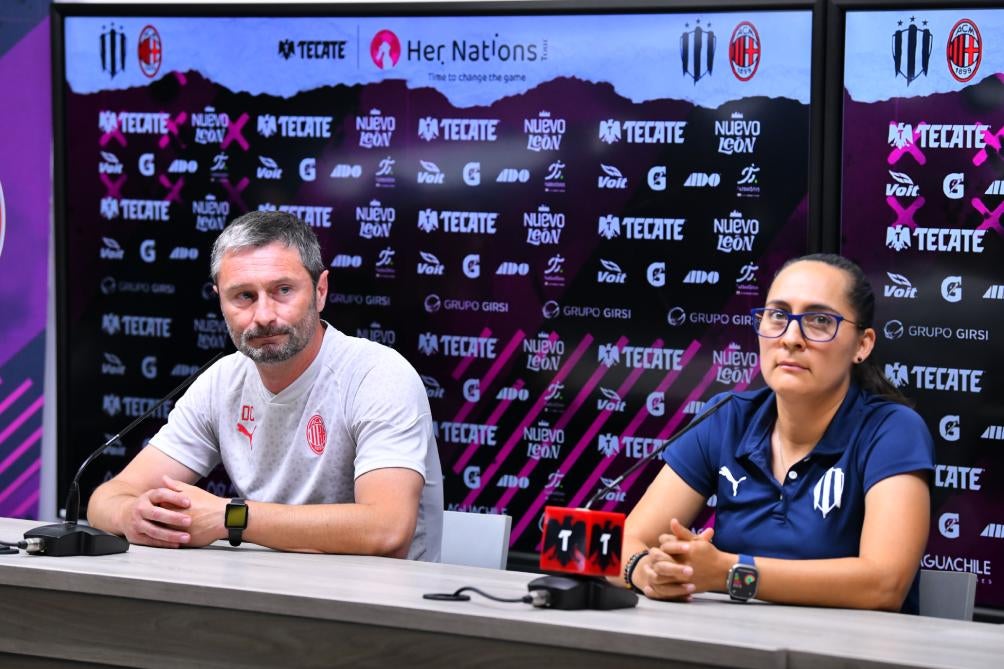 Amelia Valverde y Davide Corti en conferencia de prensa 