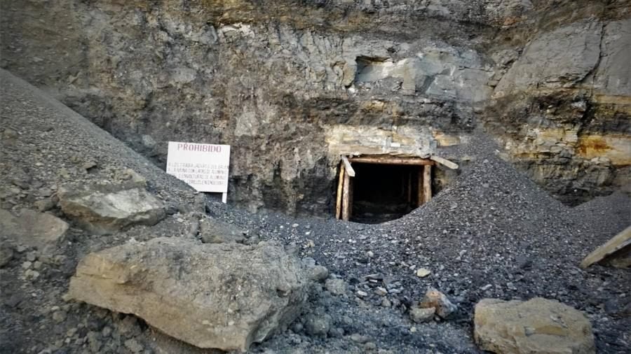 Los mineros quedaron atrapados en diveros túneles de la mina.