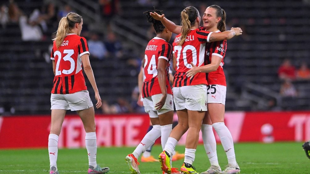 Milan golea 4-0 a Rayadas en despedida de Daniela Solís