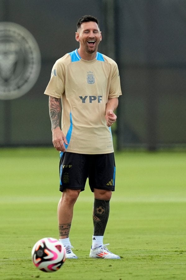 Lionel Messi entrenando con la Selección Argentina