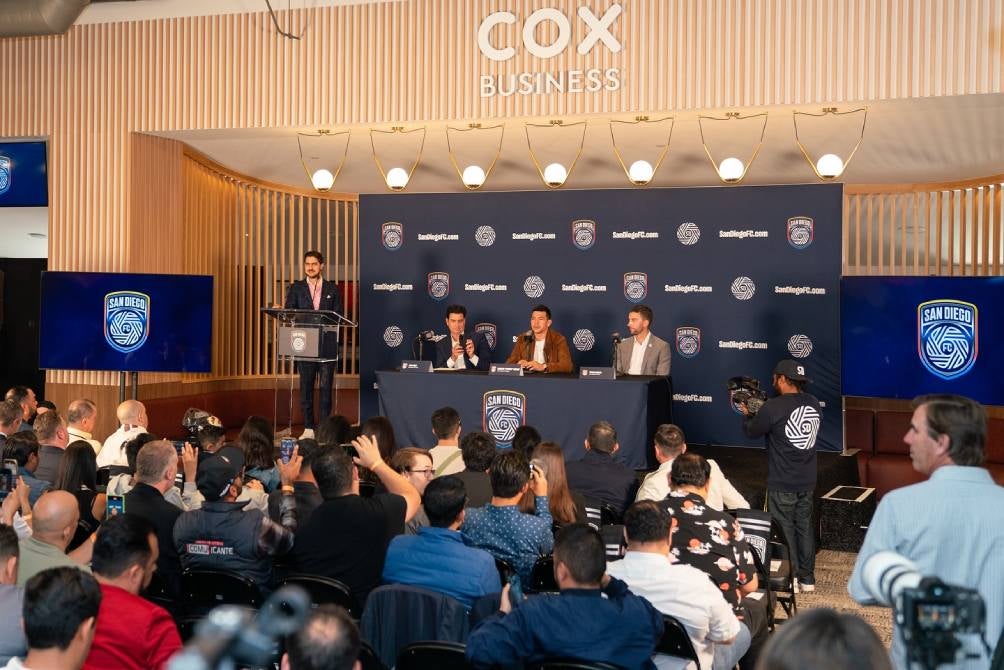 Lozano en conferencia de prensa con San Diego FC