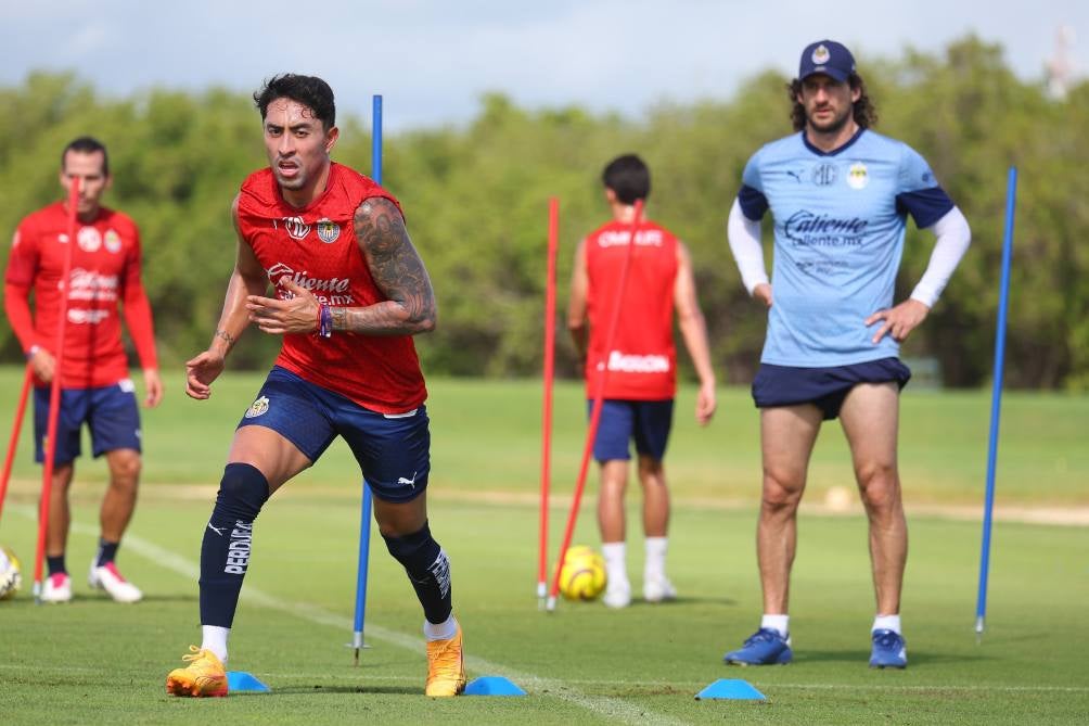 Omar Govea ya está en la pretemporada de Chivas