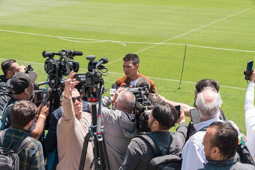 Chucky en atención a los medios tras su presentación 