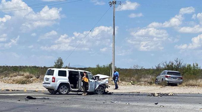 Los vehículos sufrieron un colapso que dejó una persona fallecida.