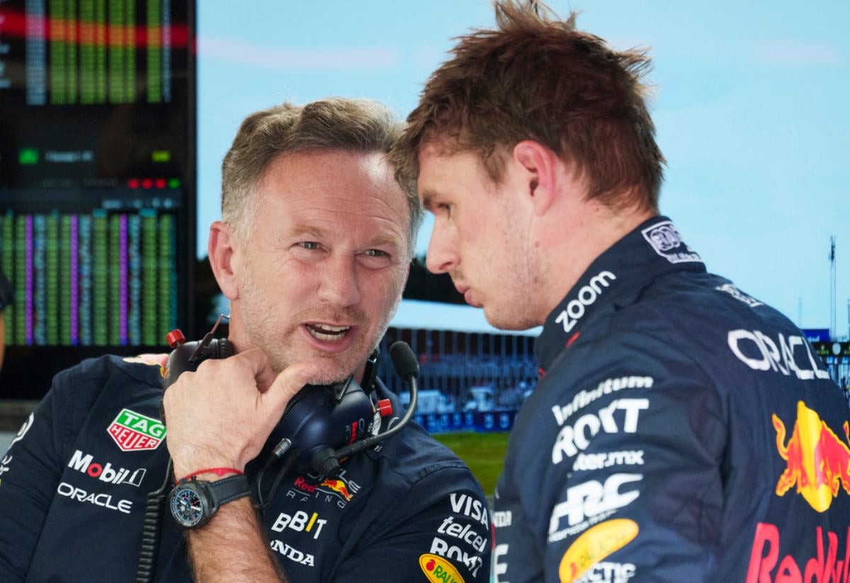 Horner conversando con Verstappen 