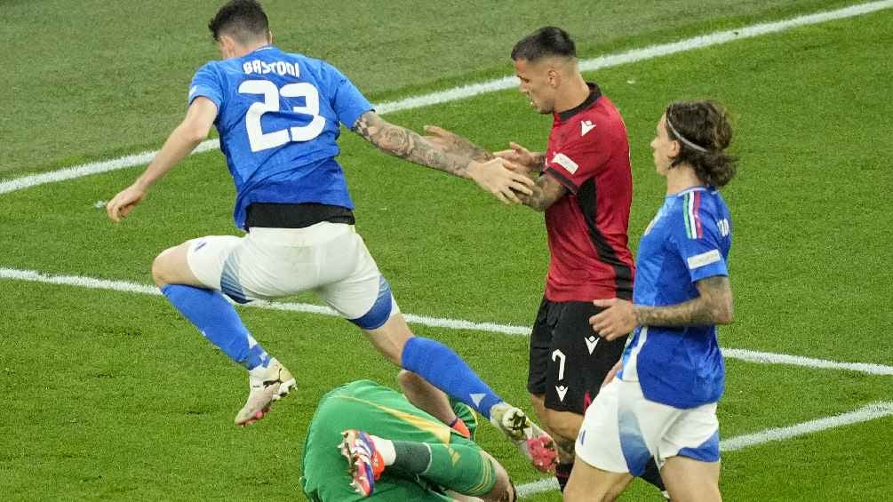 Italia venció 2-1 a Albania 