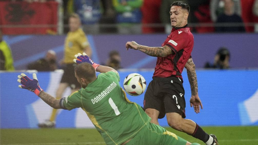 Albania sorprendió con gol de vestidor 