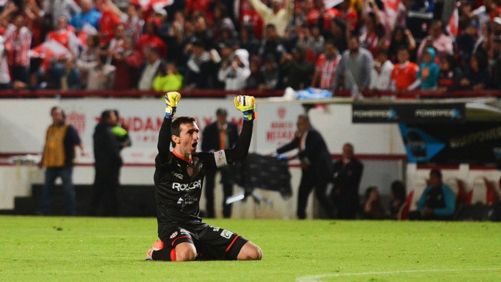 Trapito celebrando su tíitulo con Necaxa