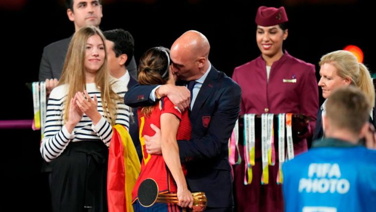 Luis Rubiales en la premiación de España