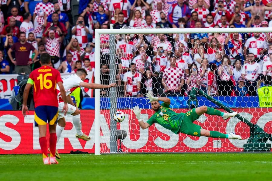 Unai Simón paró un penal ante Croacia