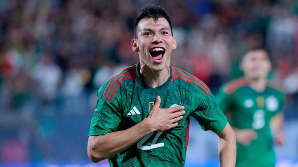 Lozano celebra un gol con el Tri