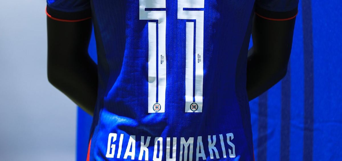 El dorsal de Giorgos Giakoumakis con el Cruz Azul 