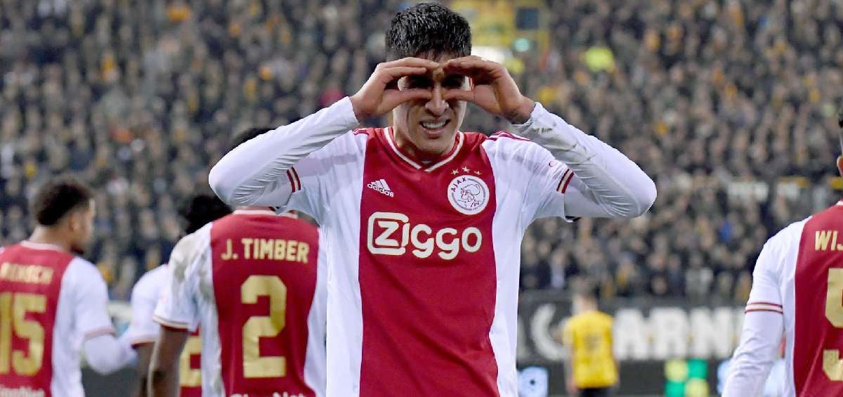 Edson Álvarez con el Ajax 