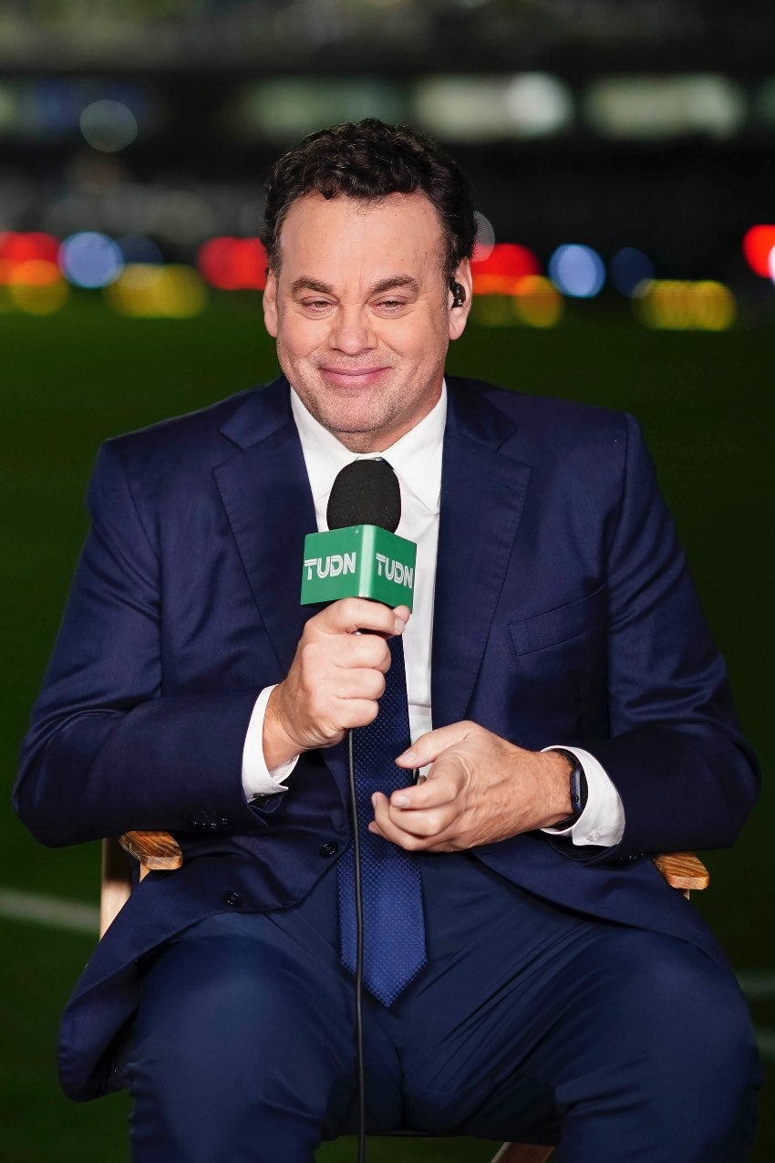 Faitelson en una transmisión con TUDN