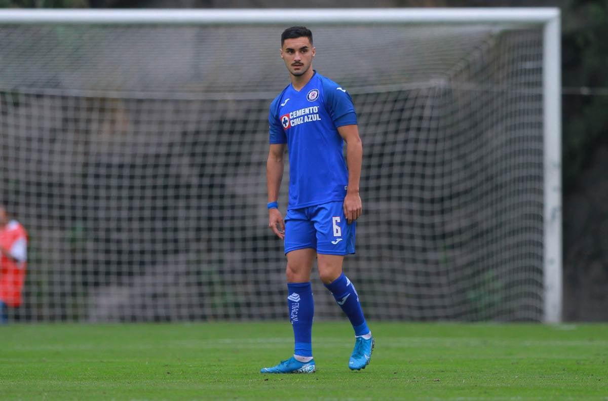 Eustaquio no pudo jugar en Cruz Azul por una lesión 