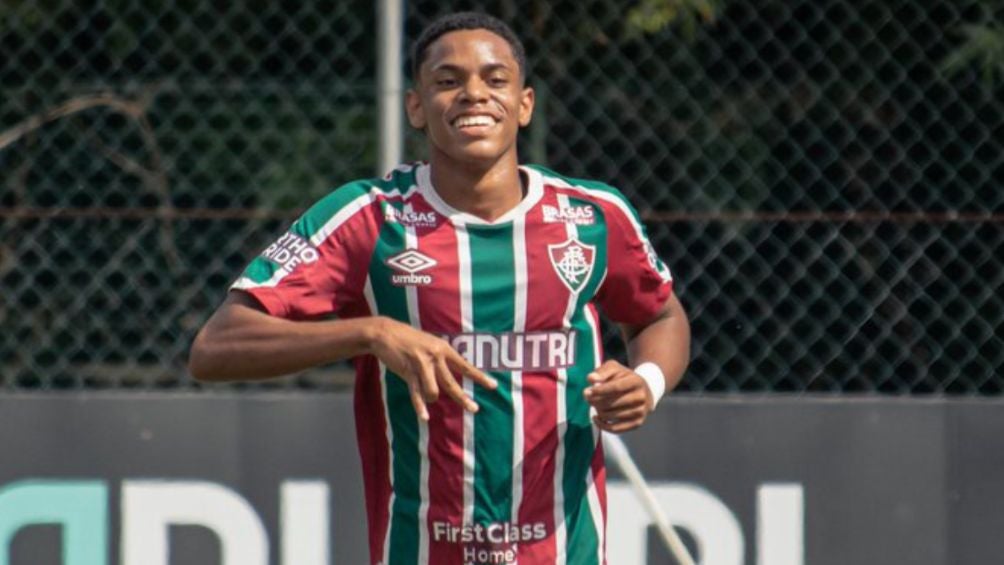 Matheus jugando para el Fluminense