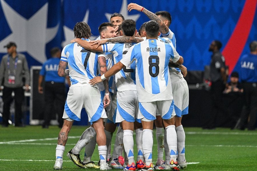 Argentina ganó 2-0 ante Canadá