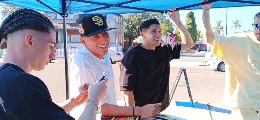 Jugadores del Tri comiendo tacos de birria