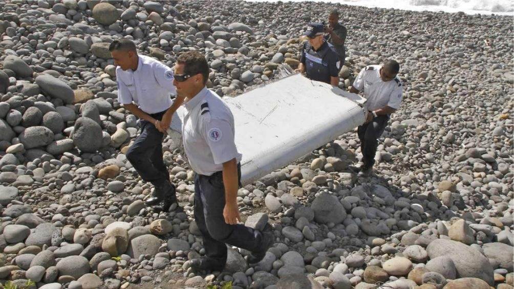 El año pasado se encontró un pedazo de ala sobre el mar.