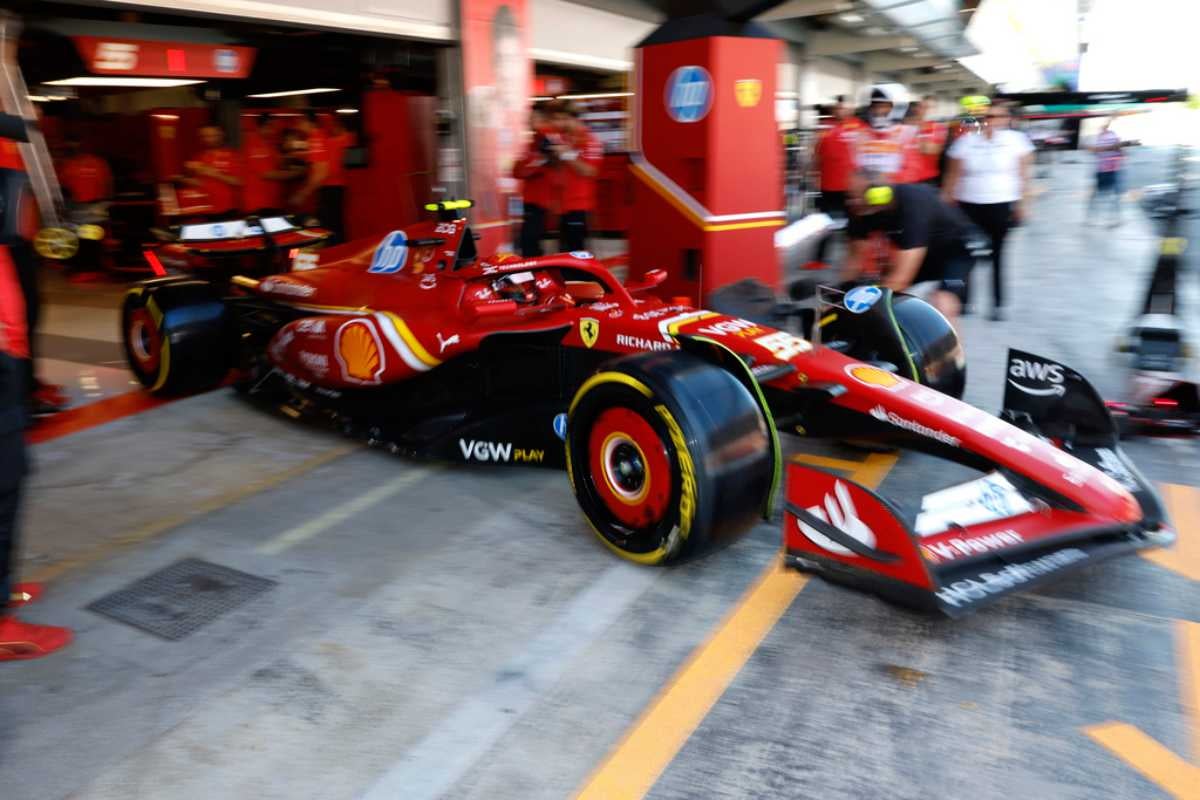 Sainz sigue sin firmar contrato ante su salida de Ferrari