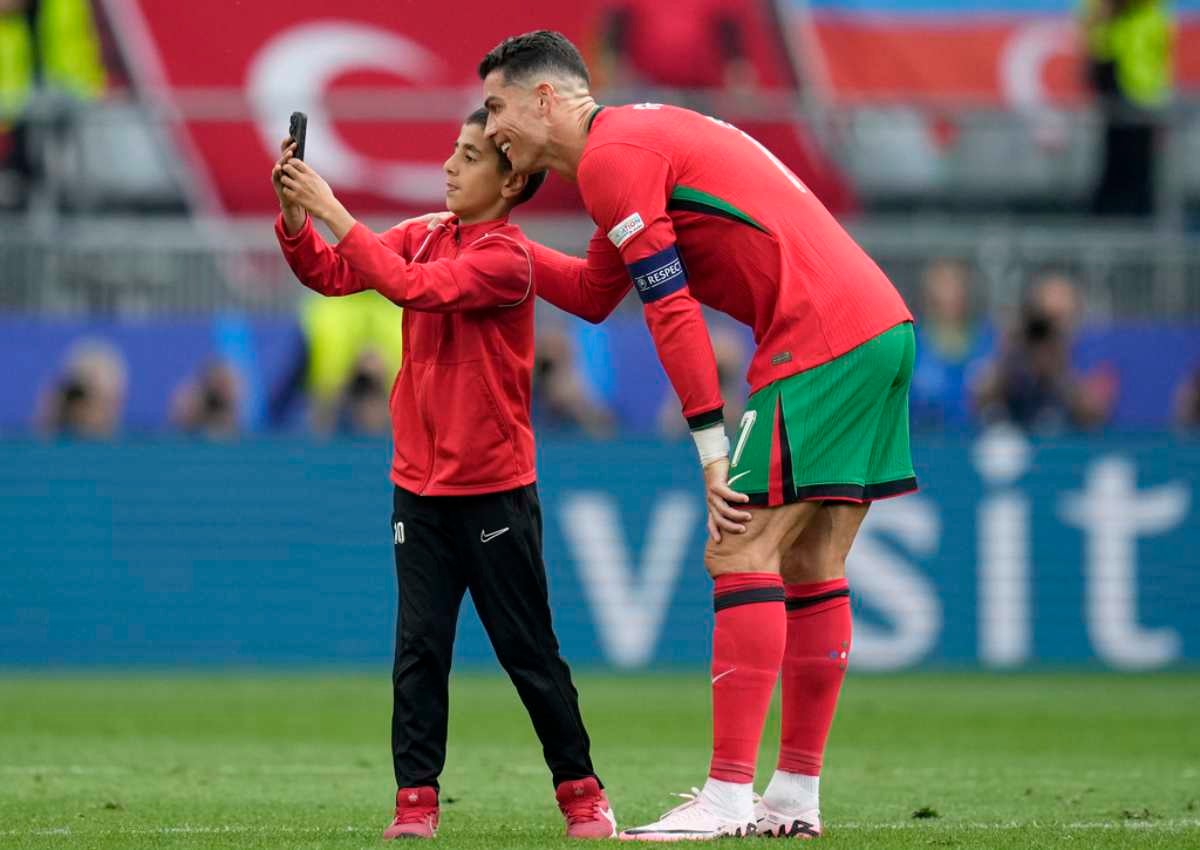 El capitán de Portugal respondió bien al primer aficionado