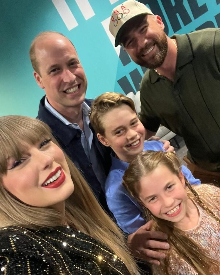 Taylor le regaló esta postal a la familia real.