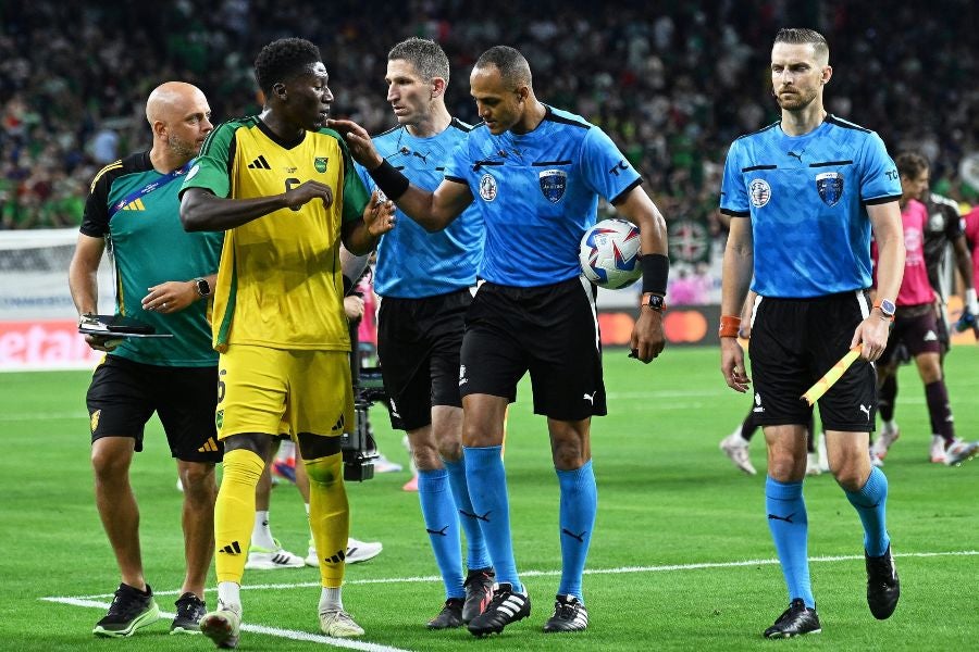 DT de Jamaica señaló que el gol anulado fue justo