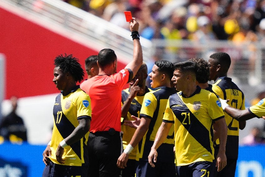 Enner Valencia expulsado de la Copa América