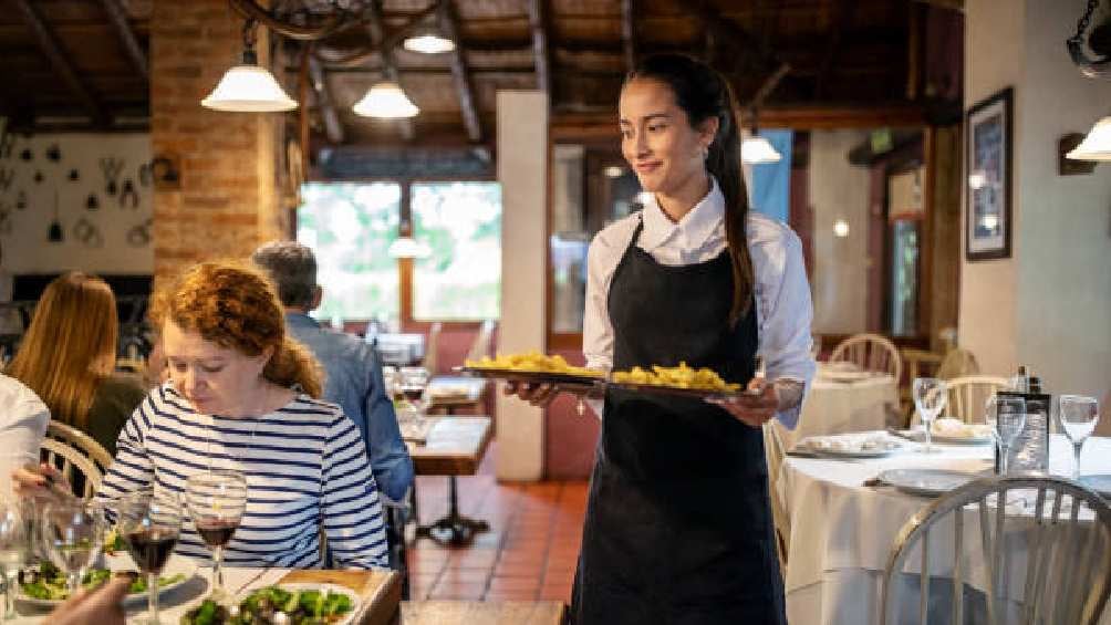 Aquellos empleados de un restaurante tienen derecho a recibir comida gratis. 