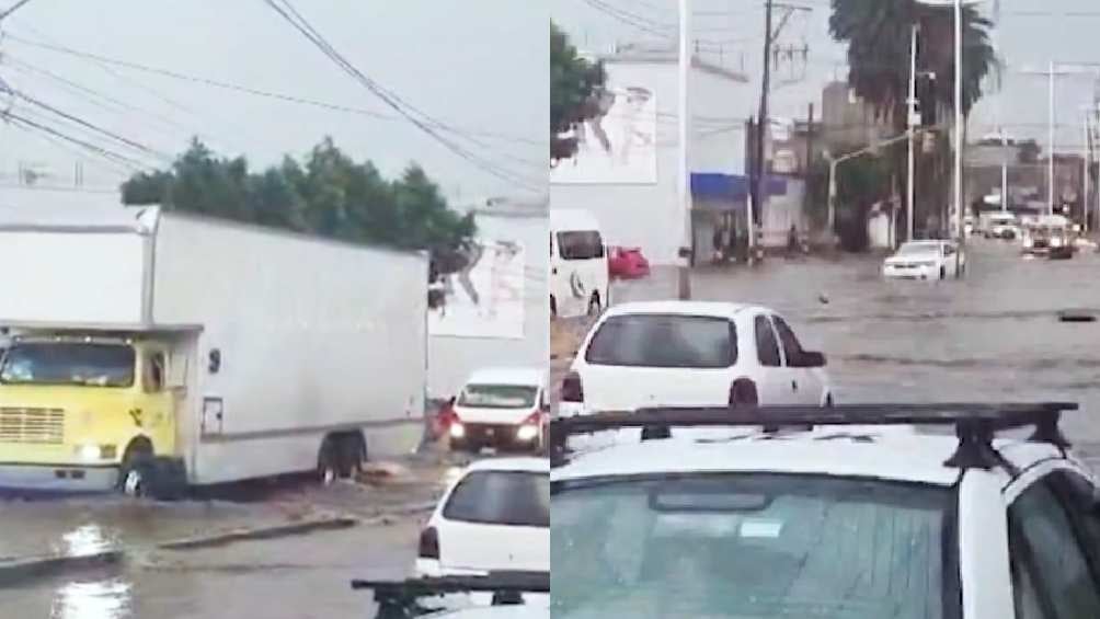 Sólo vehículos pesados evitaban quedar varados ante las inundaciones. 