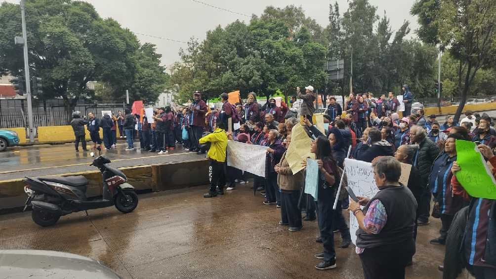 Los manifestantes son trabajadores de limpia del IPN. 