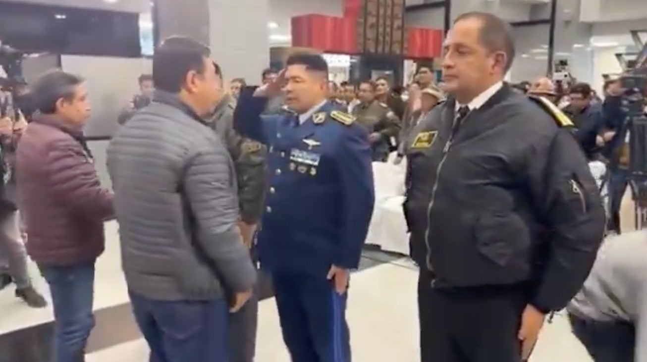 El presidente Arce nombró una nueva cúpula militar para restablecer el orden.