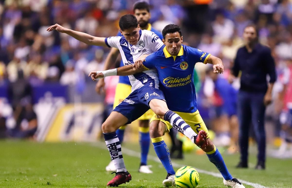 Fuentes en partido ante Puebla